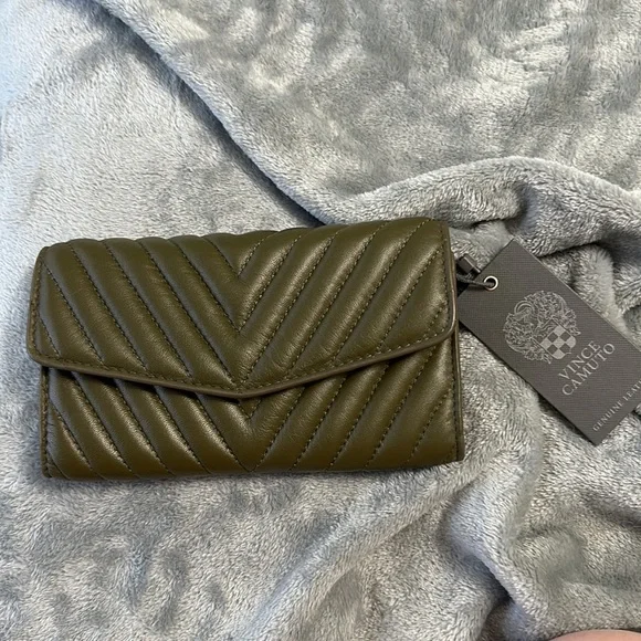 Brand new Vince Camuto Olive Wallet that can be converted to Crossbody bag - Picture 4 of 8